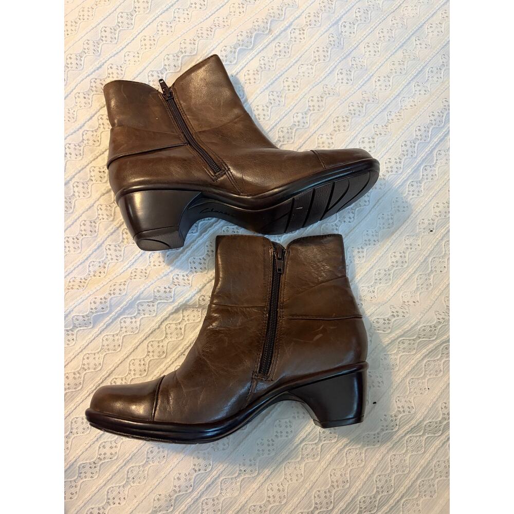 Clarks Bendables Brown Leather Ankle Boots Heeled Booties Women's 7M 39161 - Picture 3 of 7